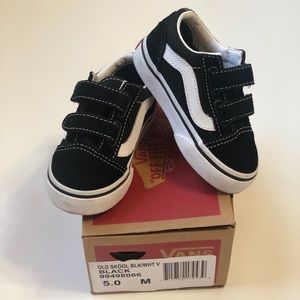 TODDLER OLD SKOOL BLACK AND WHITE VANS